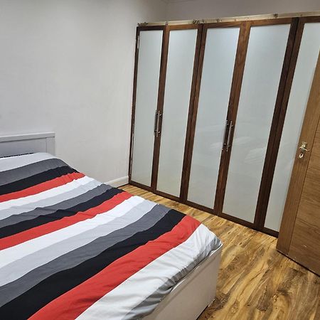 2 Bedroom Flat - Travel Direct To Heathrow/Central Лондон Экстерьер фото