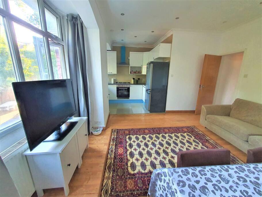 2 Bedroom Flat - Travel Direct To Heathrow/Central Лондон Экстерьер фото