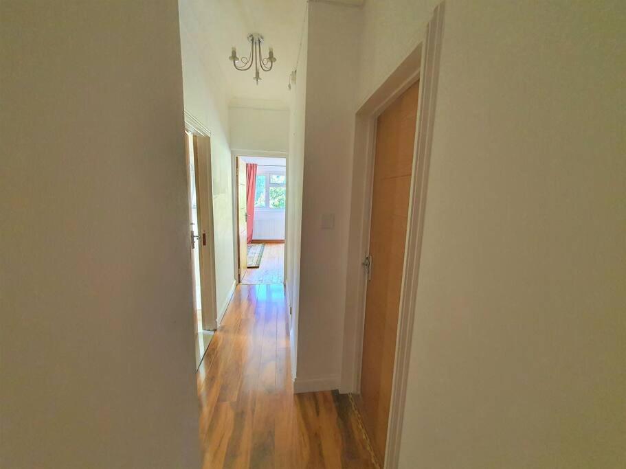 2 Bedroom Flat - Travel Direct To Heathrow/Central Лондон Экстерьер фото