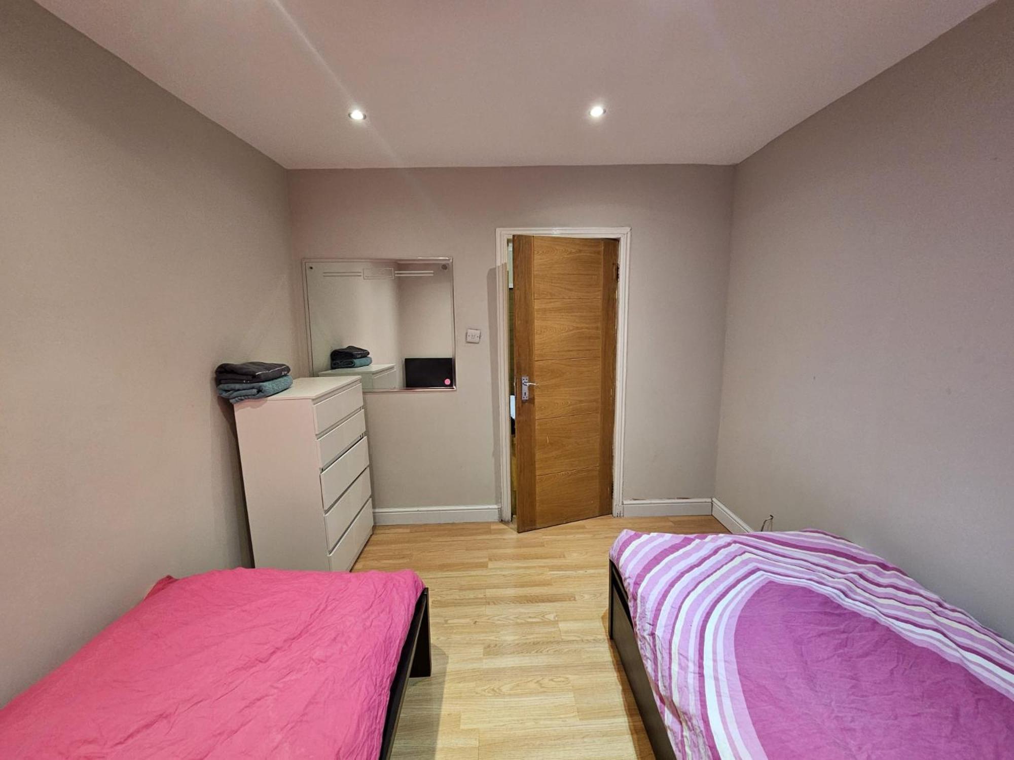 2 Bedroom Flat - Travel Direct To Heathrow/Central Лондон Экстерьер фото